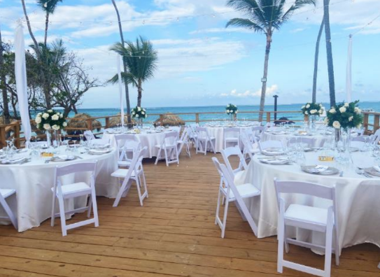 Upper Deck cocktail hour — Dreams Flora