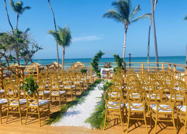 Upper Deck ceremony — Dreams Flora