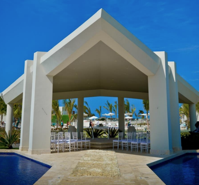 Fountain Gazebo — Dreams Onyx Resort