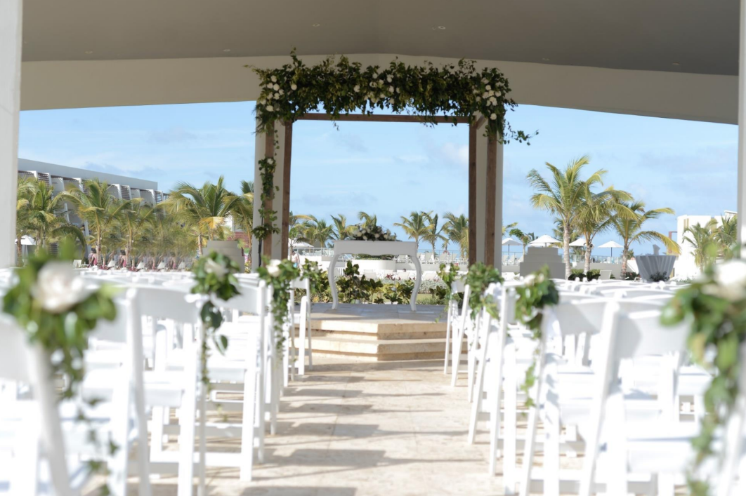 Fountain Gazebo Wedding — Dreams Onyx
