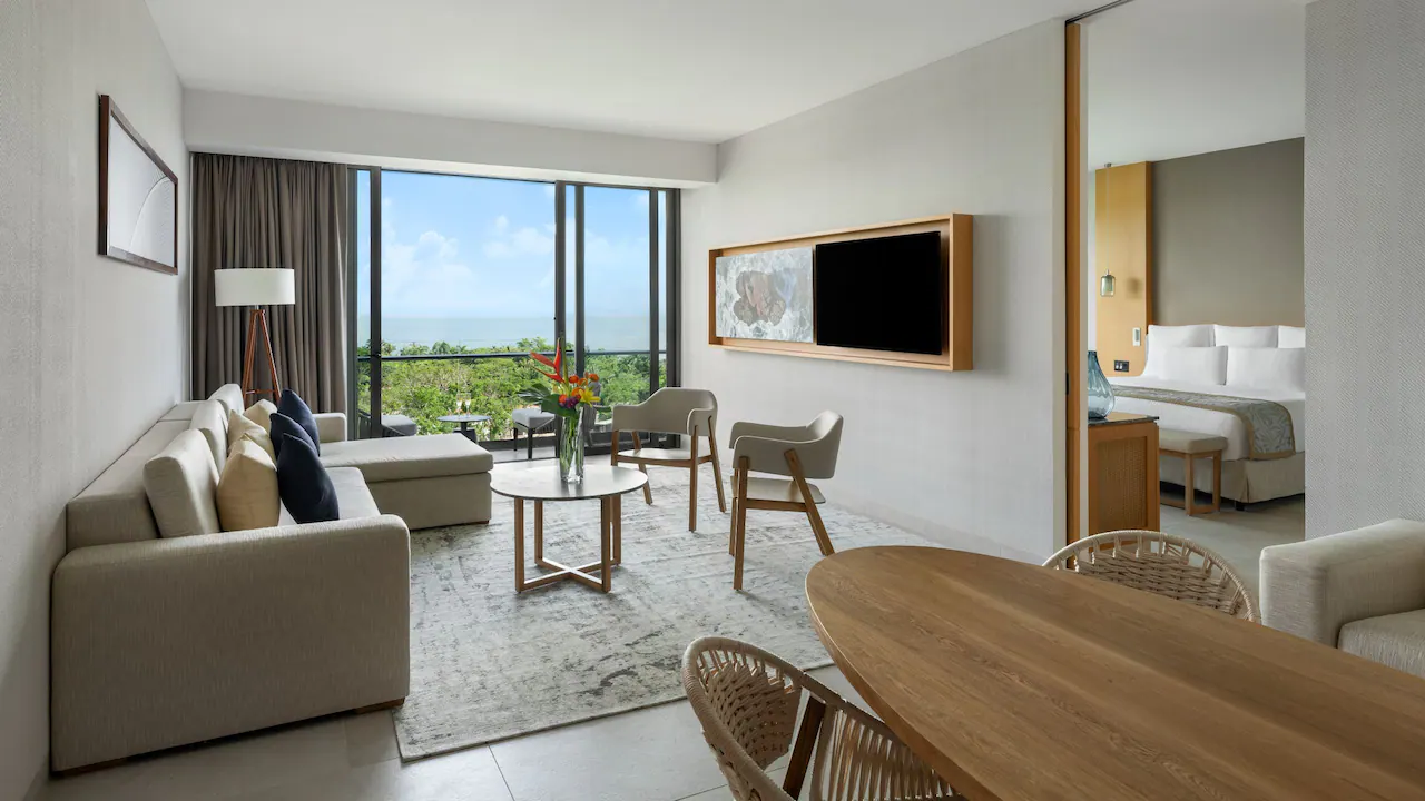 Preferred Club Master Suite Waterpark View Bathroom