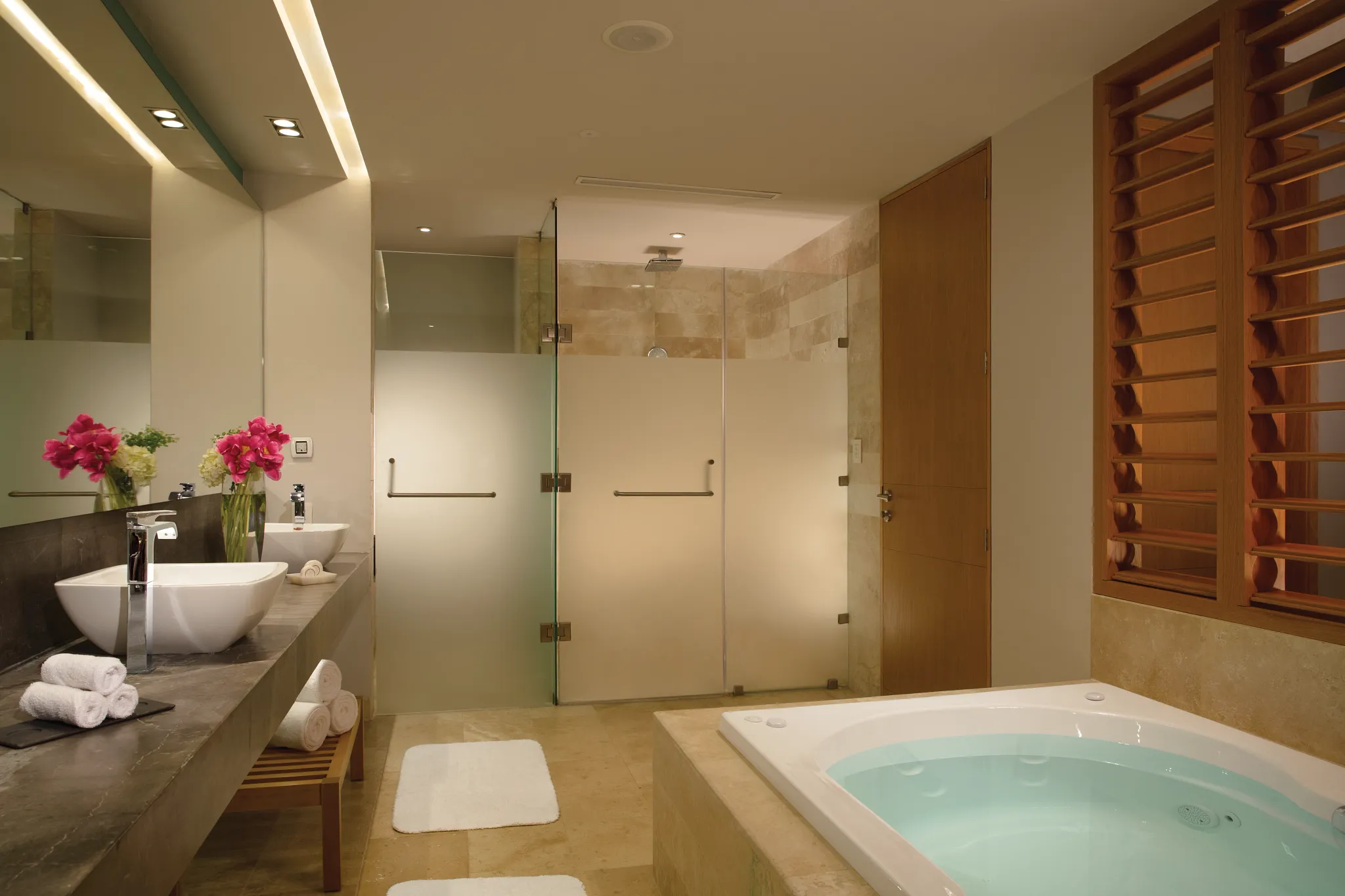 Preferred Club Master Suite Swim Out bathroom Dreams Playa Mujeres