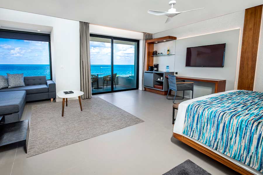 Elegance Club Plunge Pool Suite Ocean Front bedroom