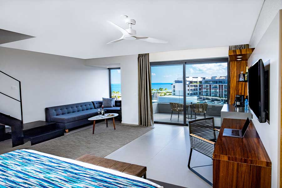 Elegance Club Plunge Pool Suite living room