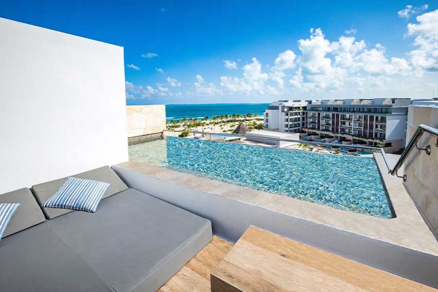 Elegance Club Plunge Pool Suite terrace