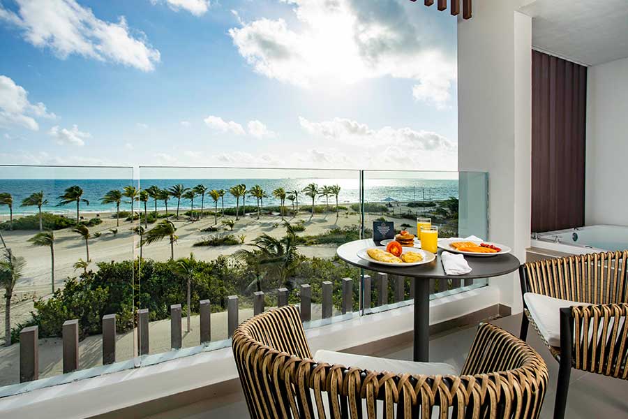 Jr. Suite Ocean Front terrace