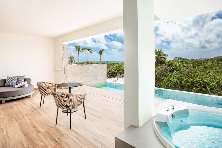 Swim-Up Suite jacuzzi terrace