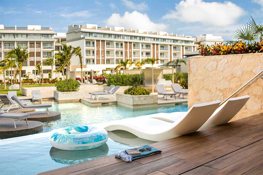 Swim-Up Suite pool sunbeds