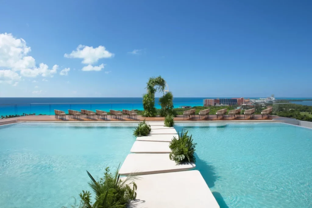 Hyatt Vivid Grand Island Destination Wedding – Cancun, Mexico destination wedding