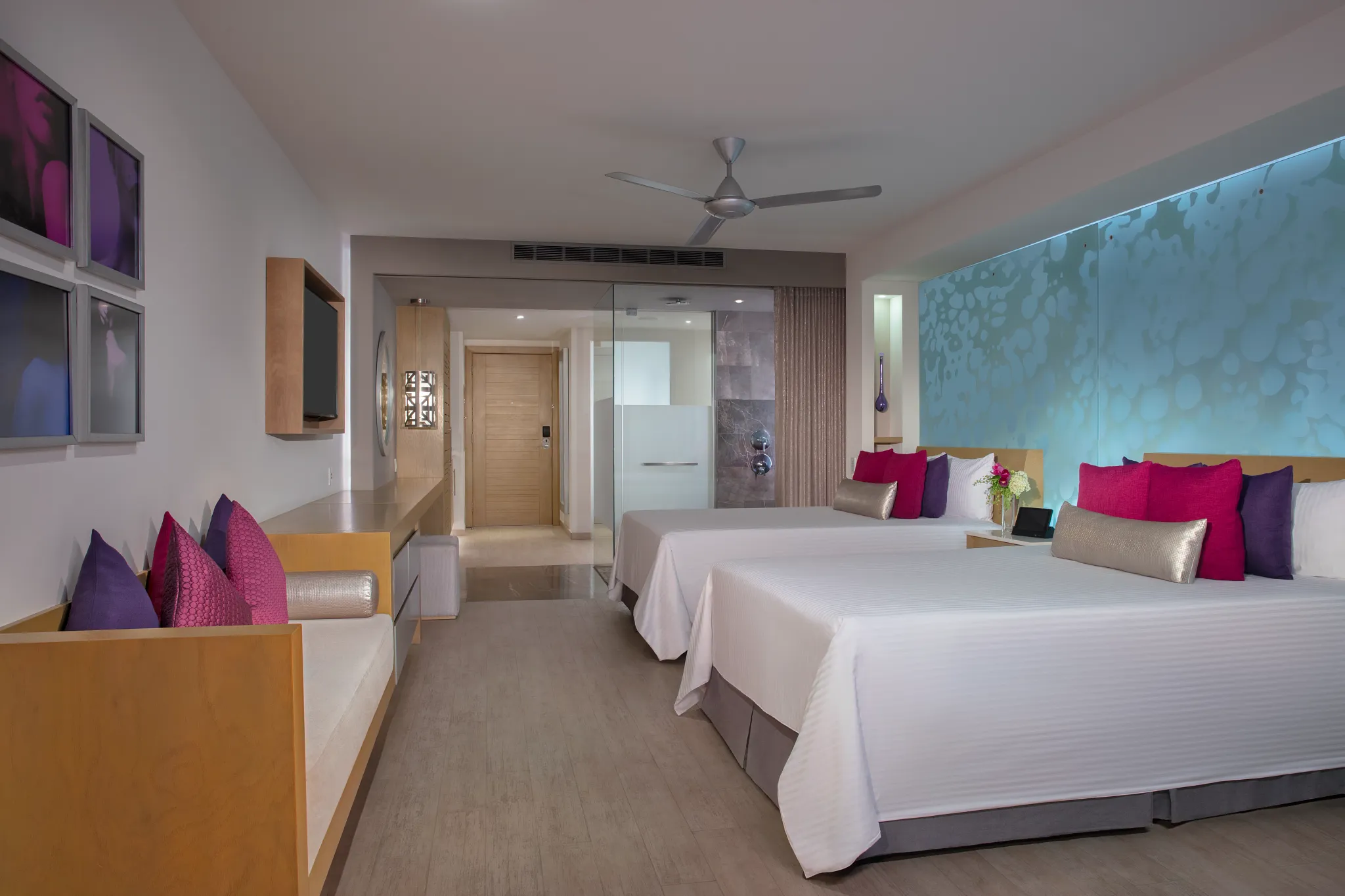 xcelerate Junior Suite Tropical View — double beds