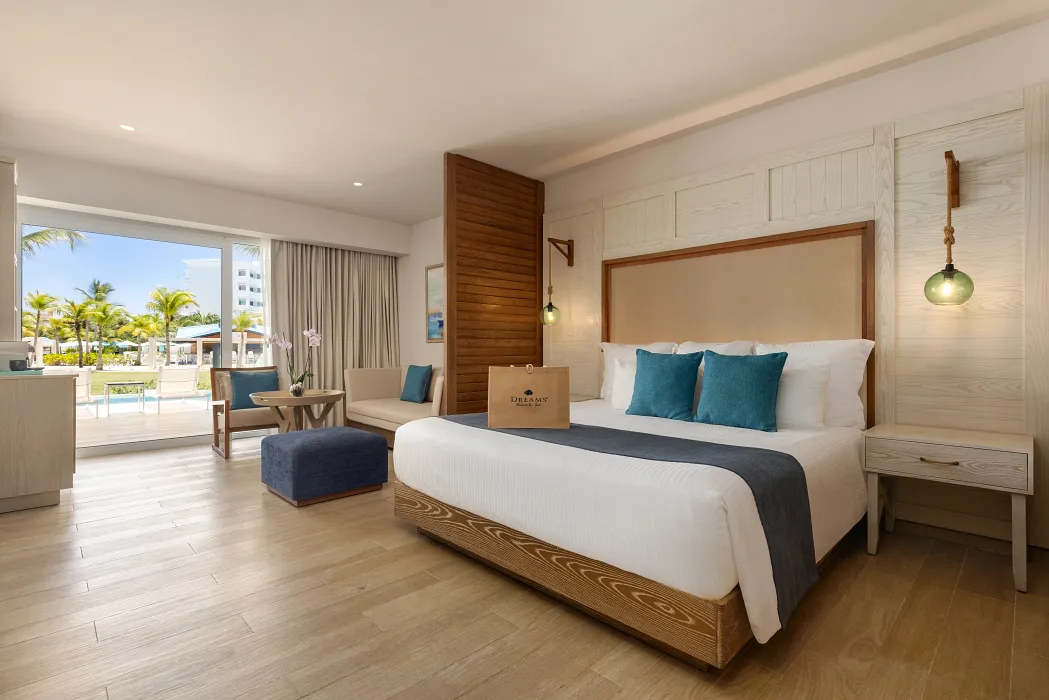 Preferred Club Junior Suite Swim-Out — Dreams Cap Cana