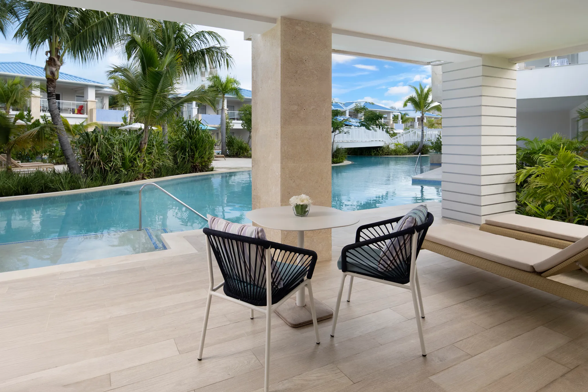 Preferred Club Master Suite Swim Out Villa terrace — Dreams Cap Cana