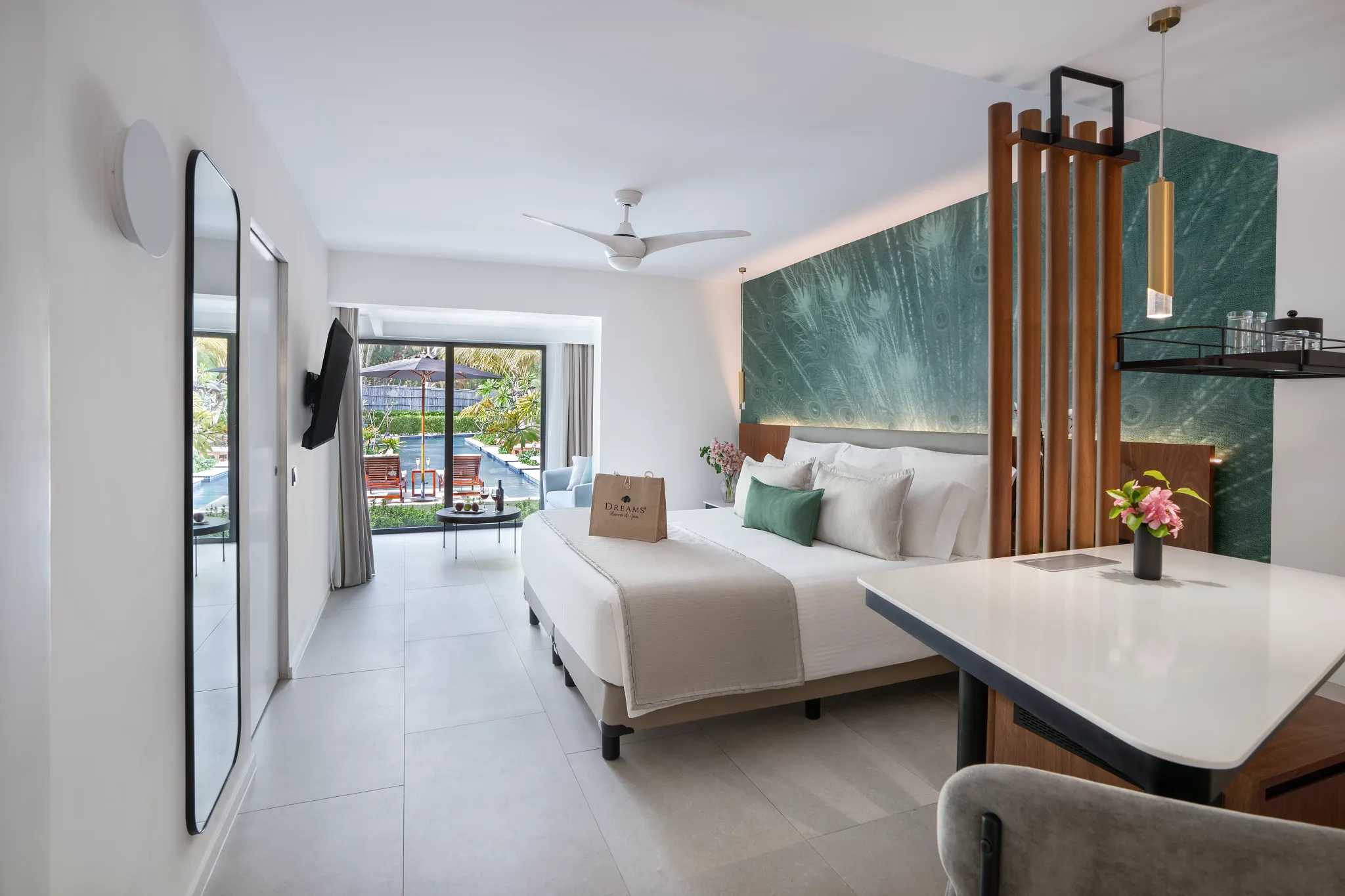 PC Junior Suite Swim-Up king bed — Dreams Flora