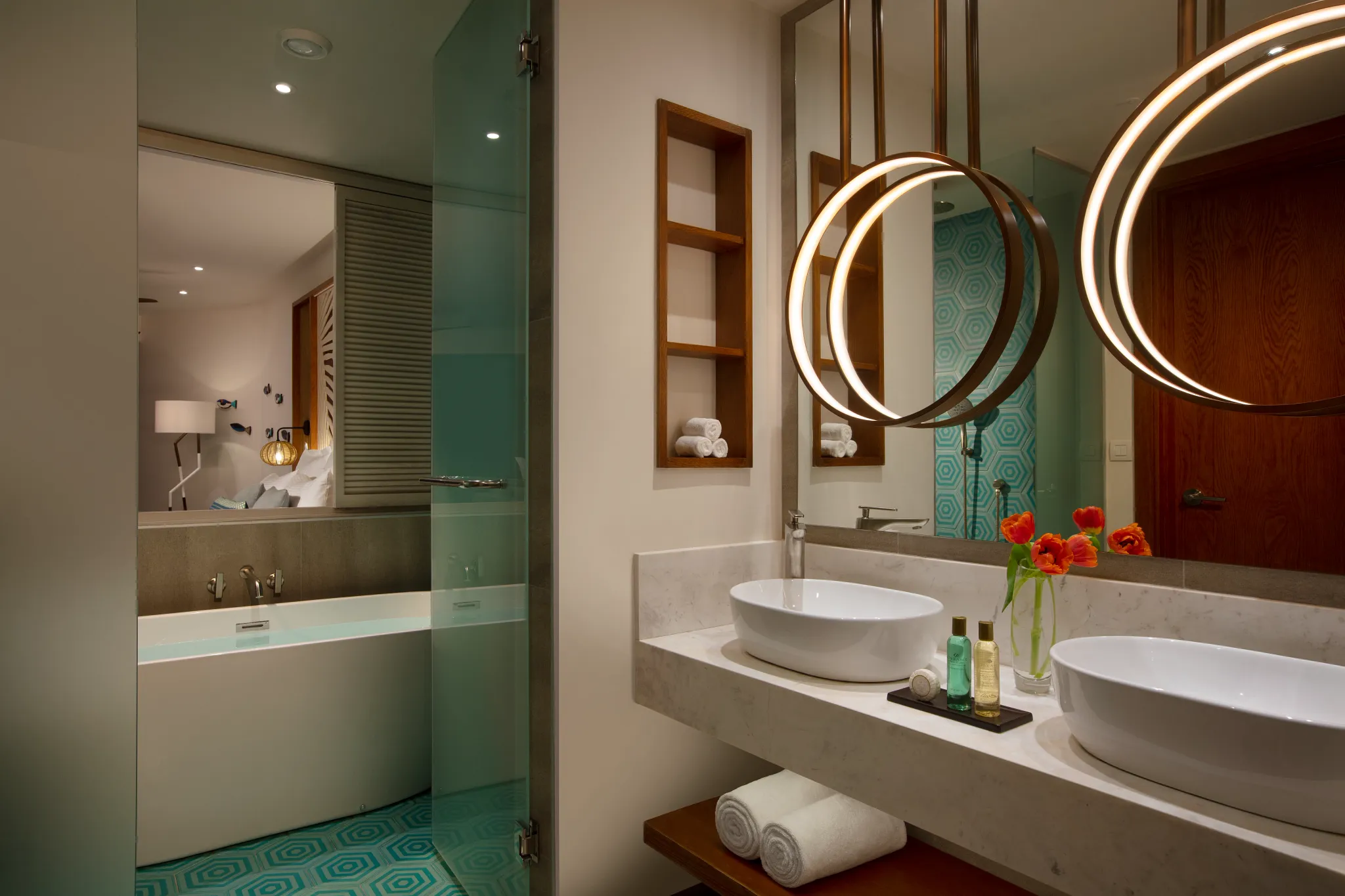 Preferred Club Junior Suite Swim-Out Bathroom — Dreams Macao Beach