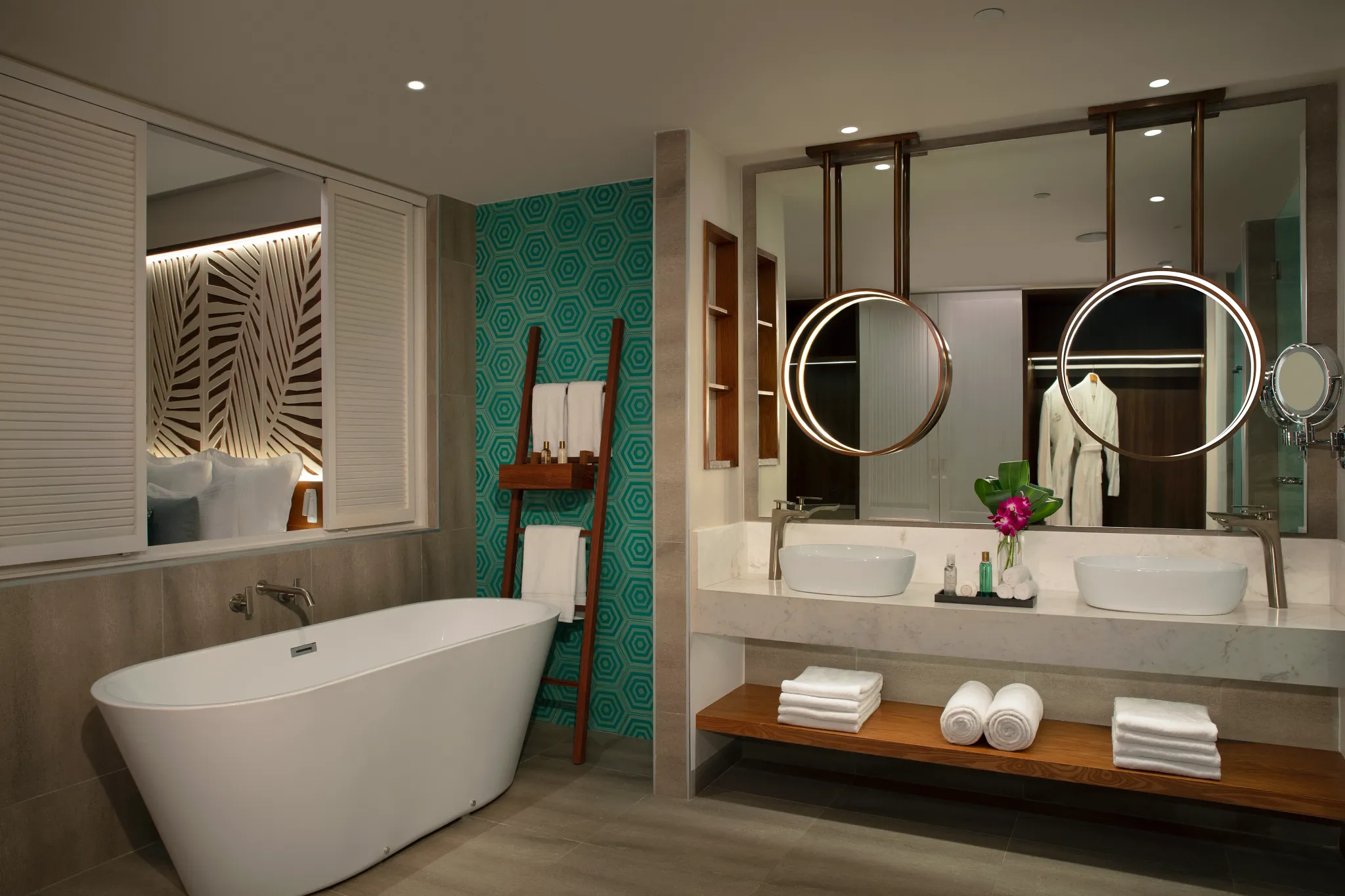 Preferred Club Master Suite Bathroom — Dreams Macao Beach