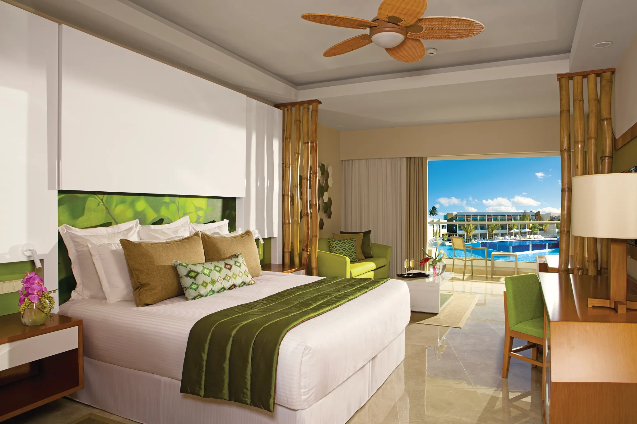 Preferred Club Junior Suite Pool View King — Dreams Onyx