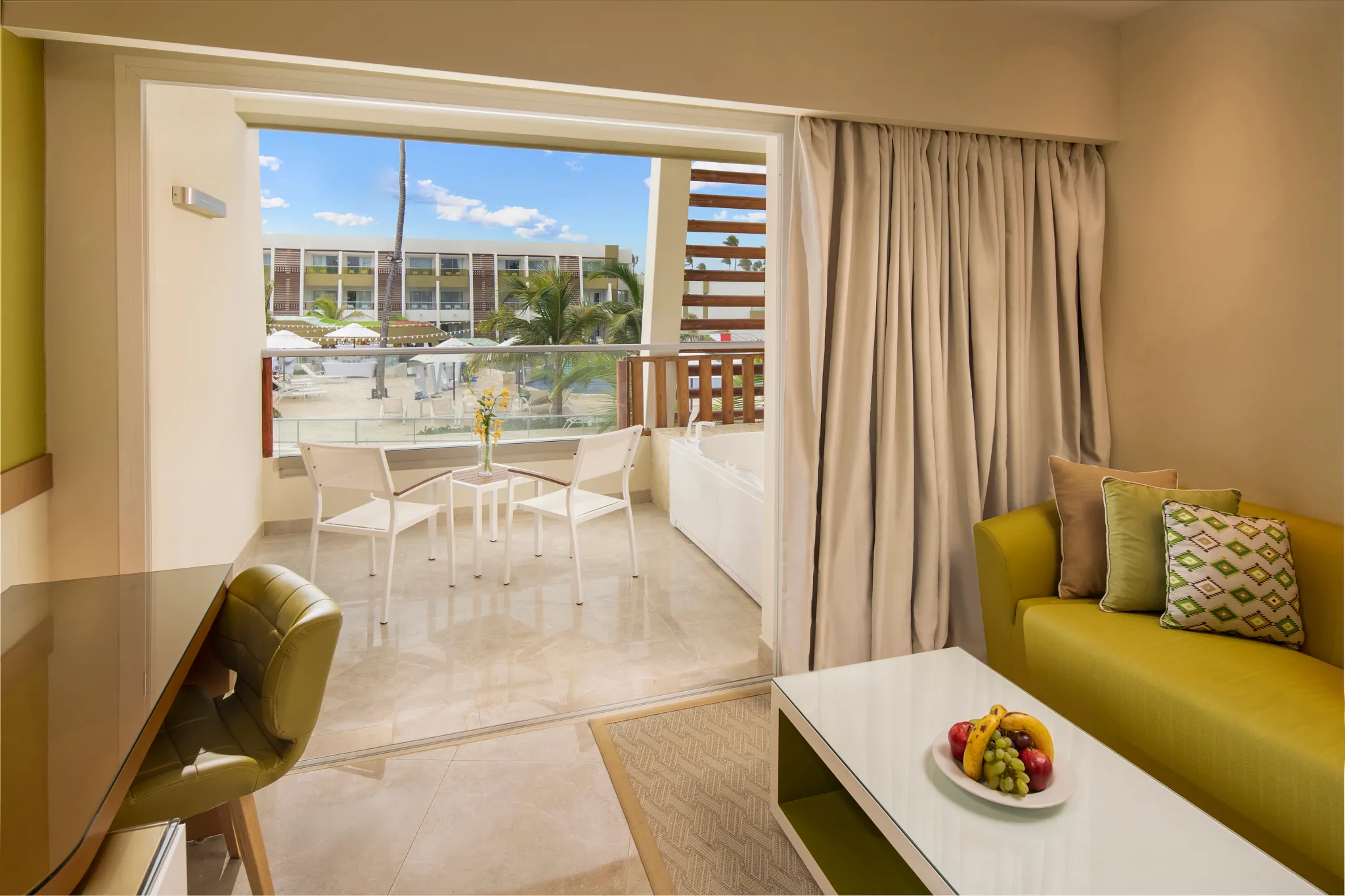Preferred Club Junior Suite Pool View Terrace — Dreams Onyx