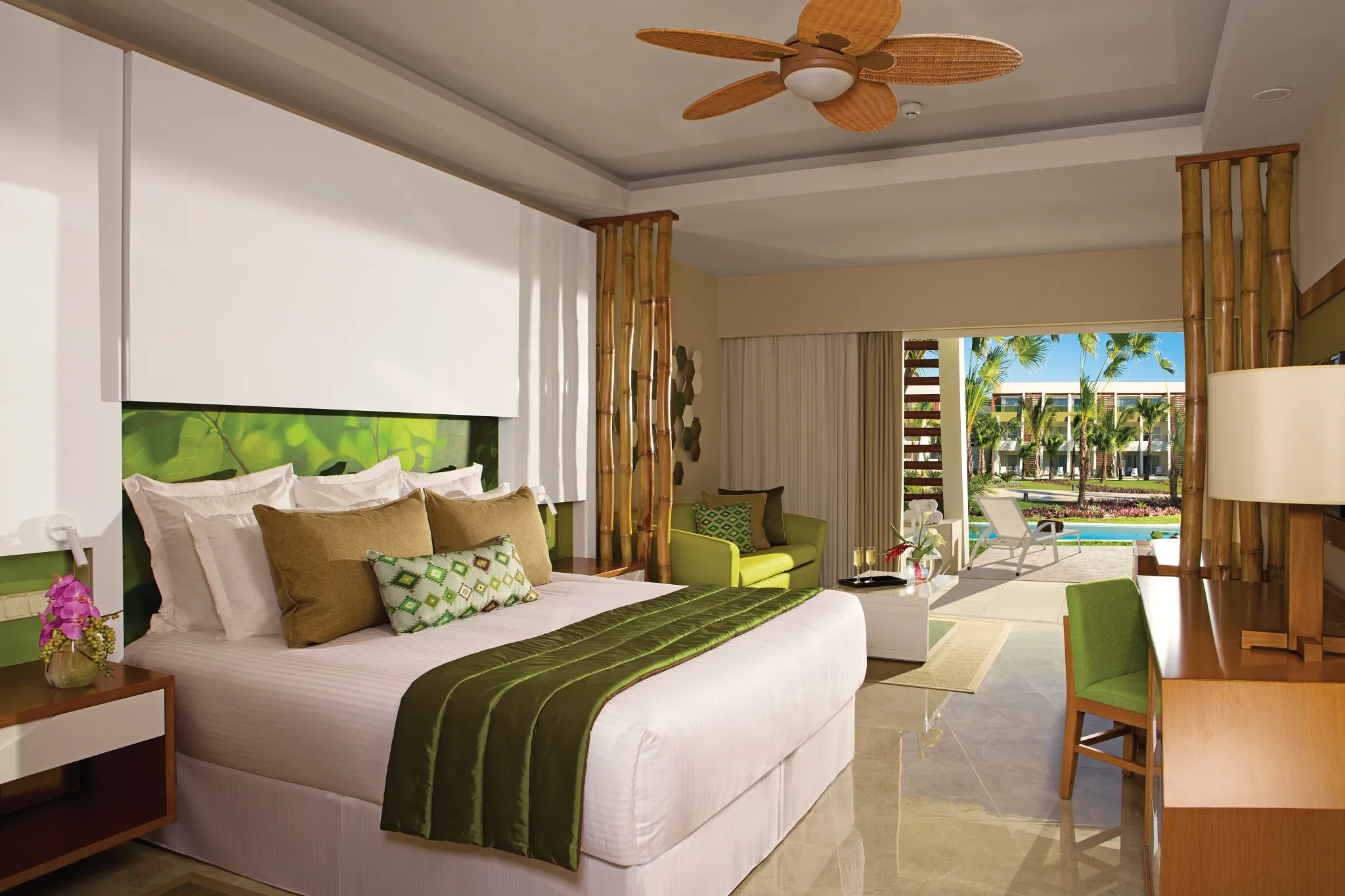 Preferred Club Junior Suite Swim-Up Interior — Dreams Onyx