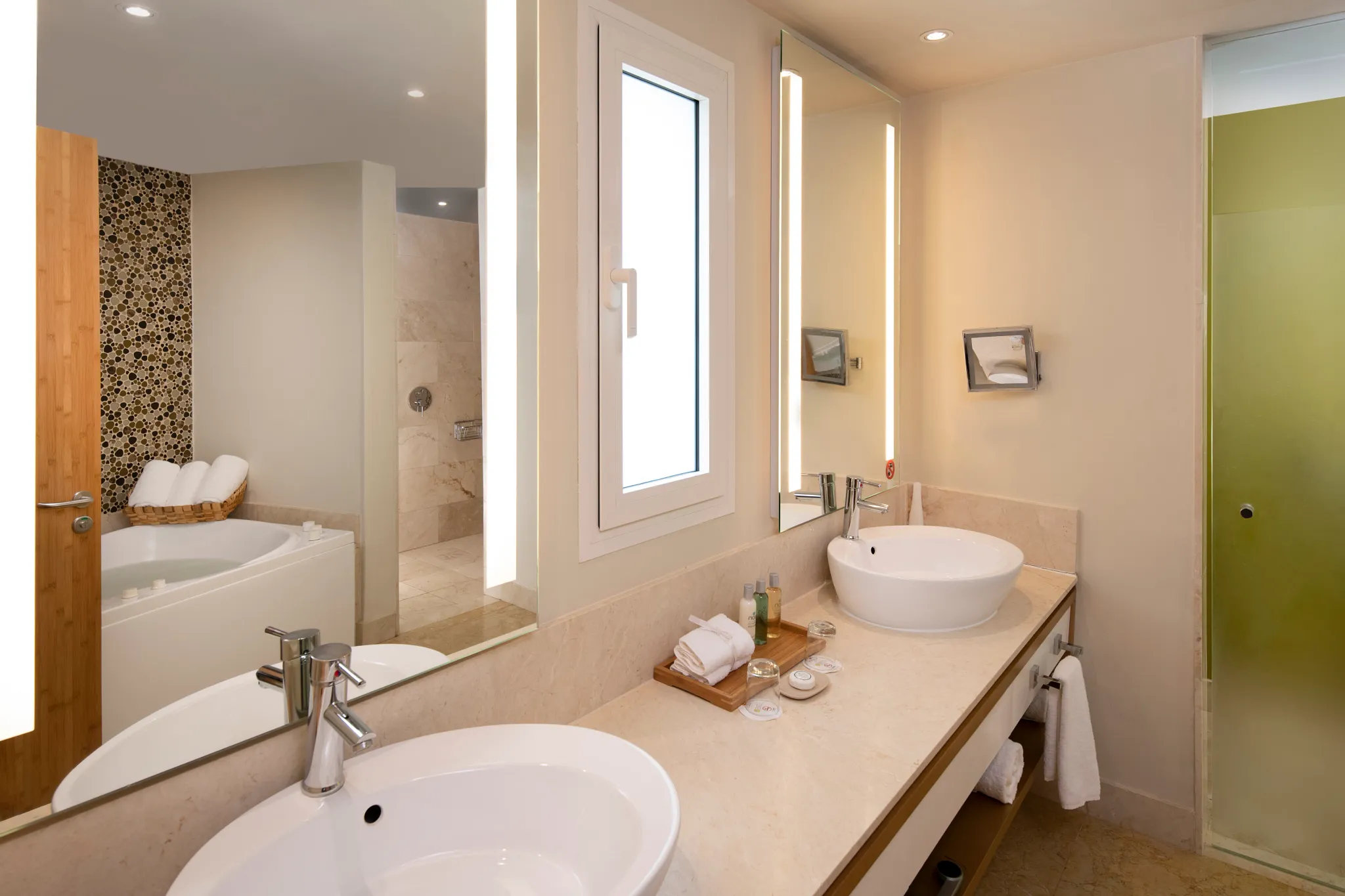 Preferred Club Presidential Suite Bathroom — Dreams Onyx
