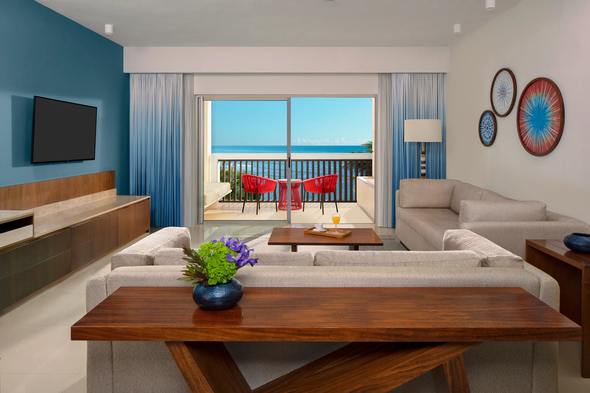 Preferred Club Master Suite Ocean Front Living Area — Dreams Puerto Morelos