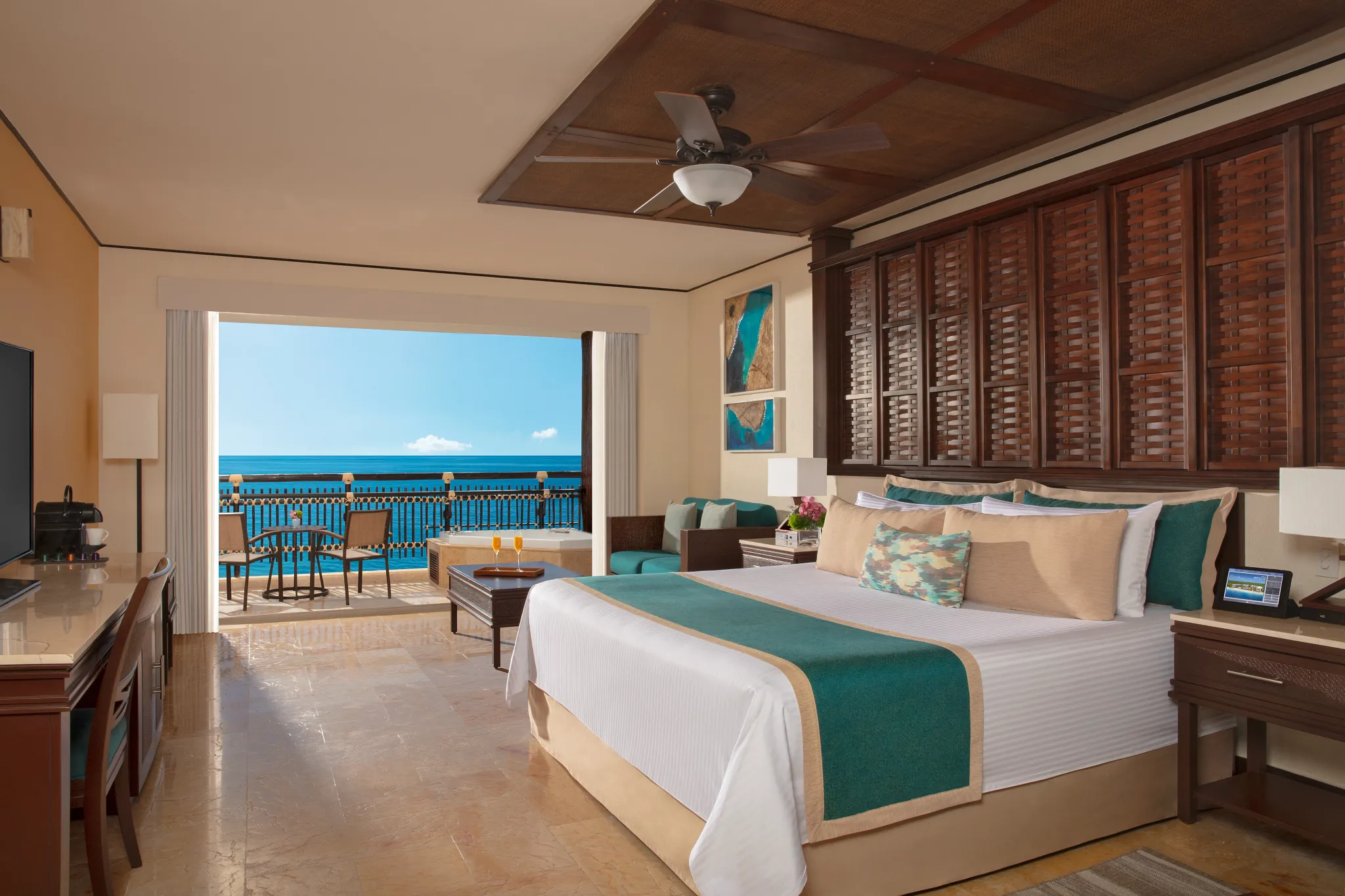 Preferred Club Ocean Front Honeymoon Suite — Dreams Riviera Cancun