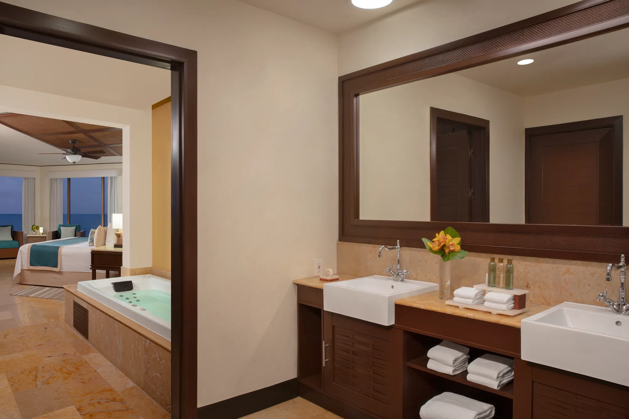 Preferred Club Ocean Front Master Suite bathroom