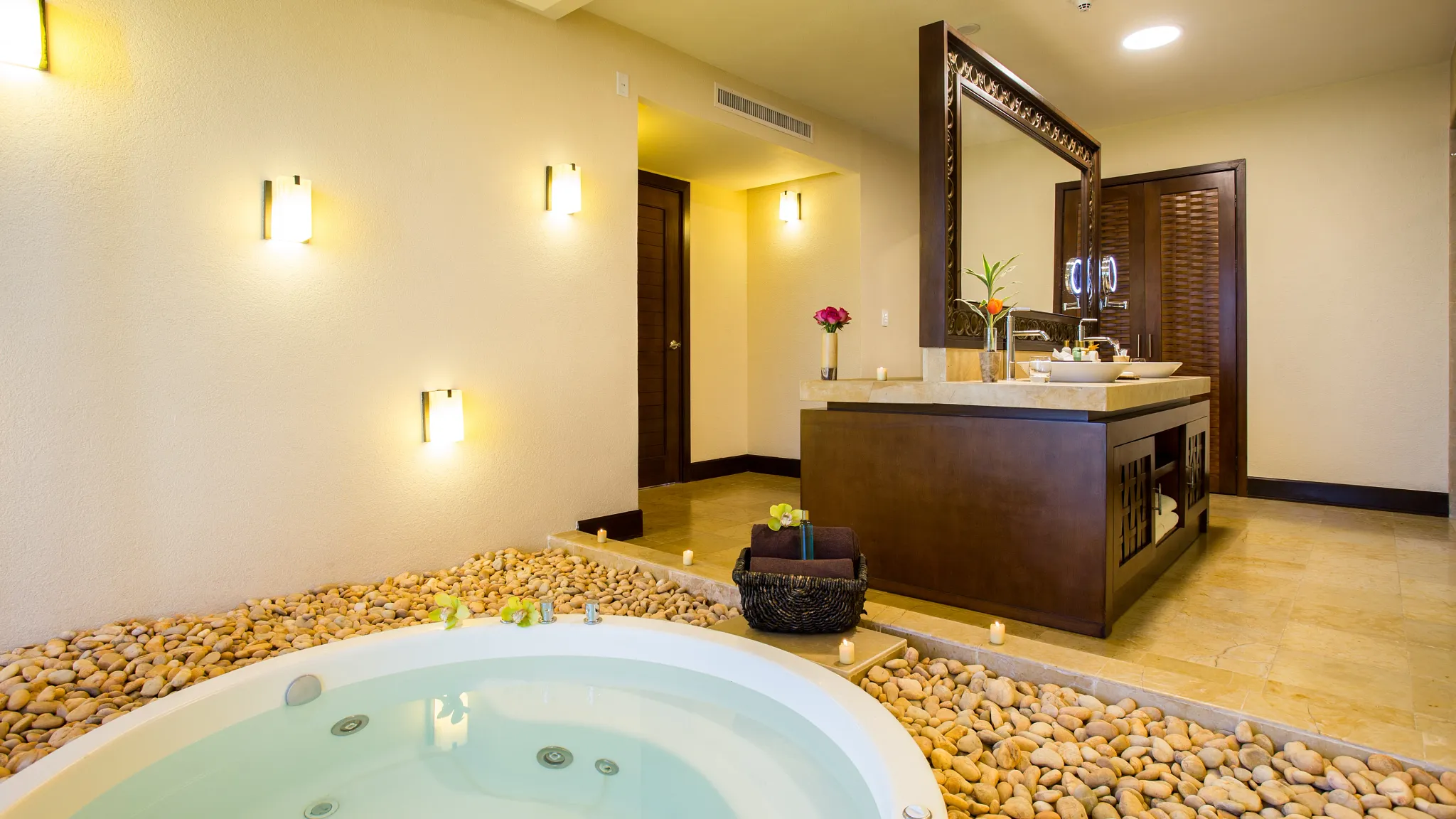 Preferred Club Ocean Front Presidential Suite bathroom