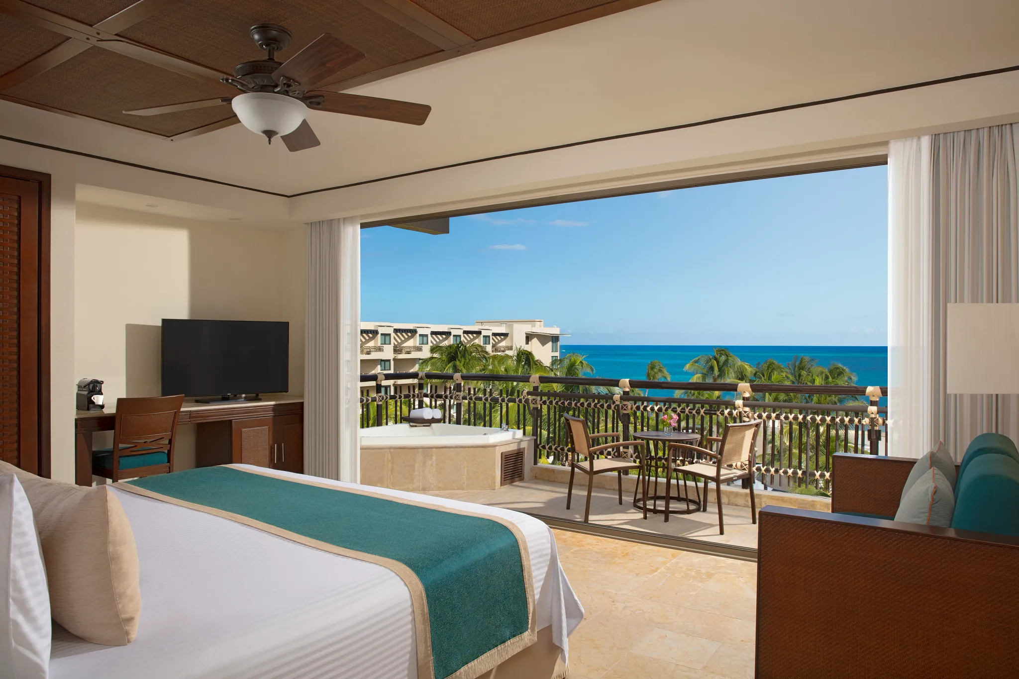 Preferred Club Ocean View Pool Front king — Dreams Riviera Cancun