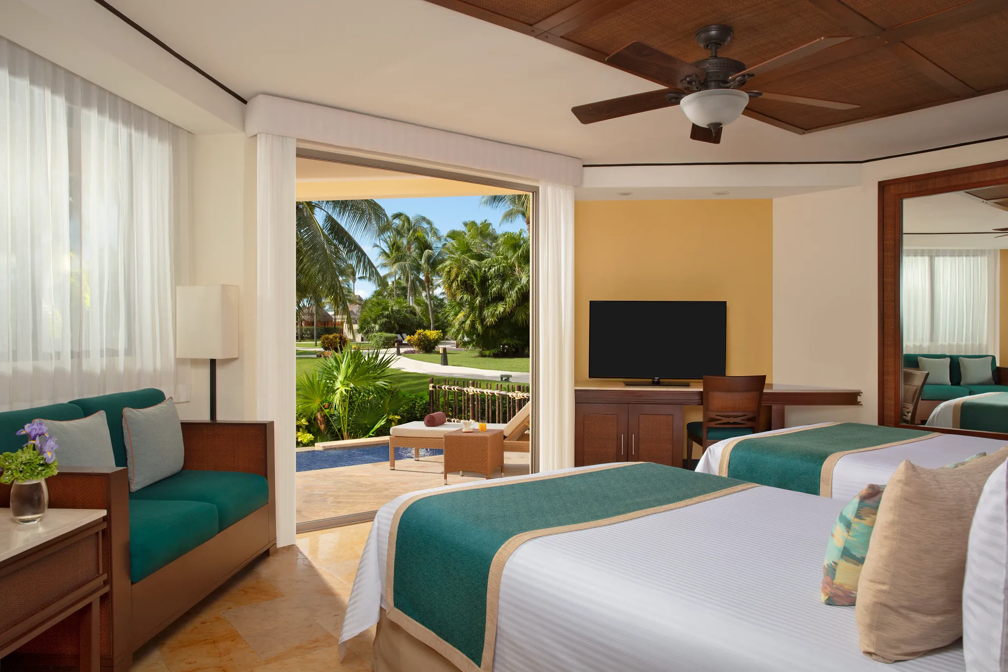 Preferred Club with Plunge Pool double beds