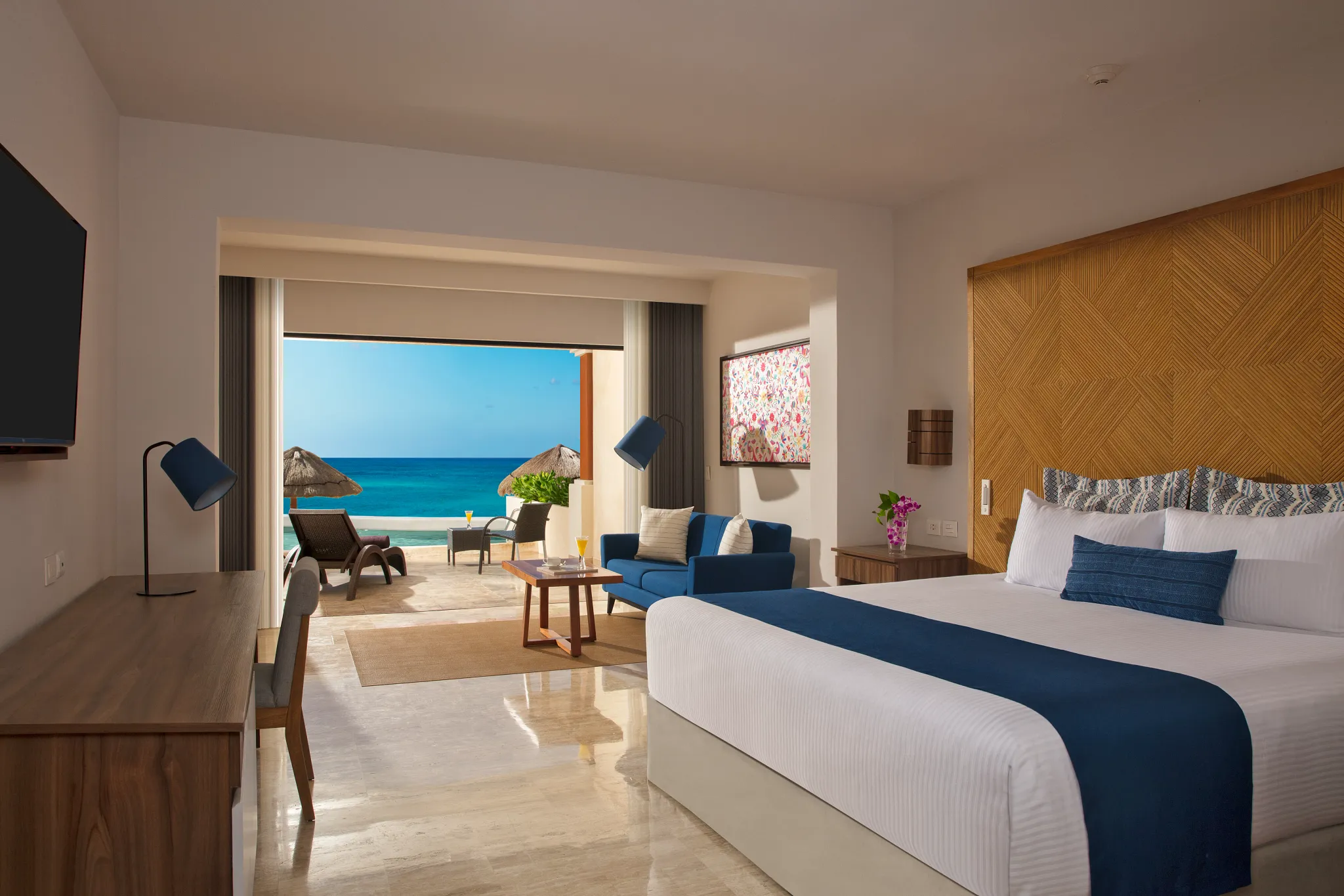 Preferred Club Junior Suite Beach Front Swim Out — Dreams Sapphire