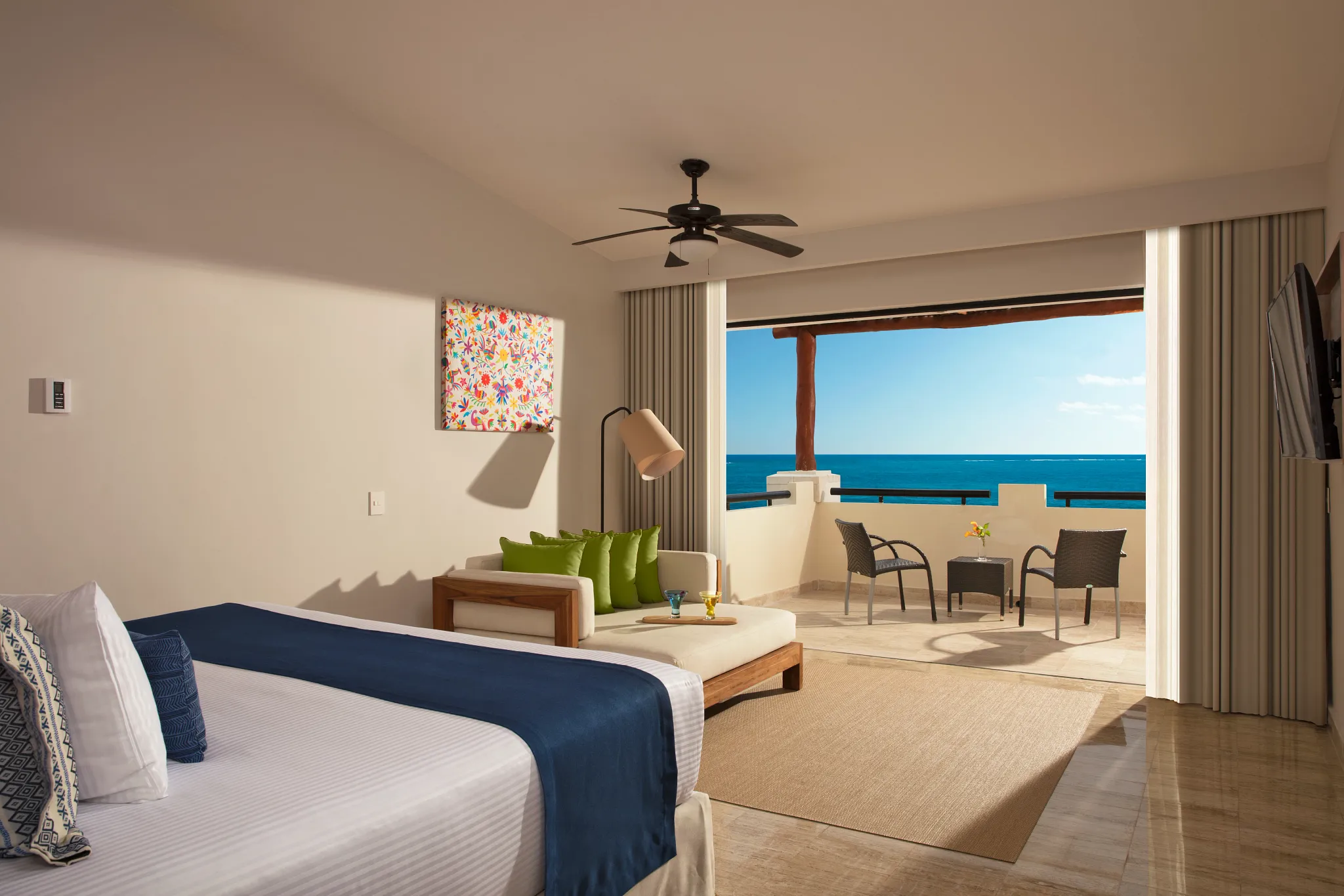 Preferred Club Master Suite Ocean Front — Dreams Sapphire