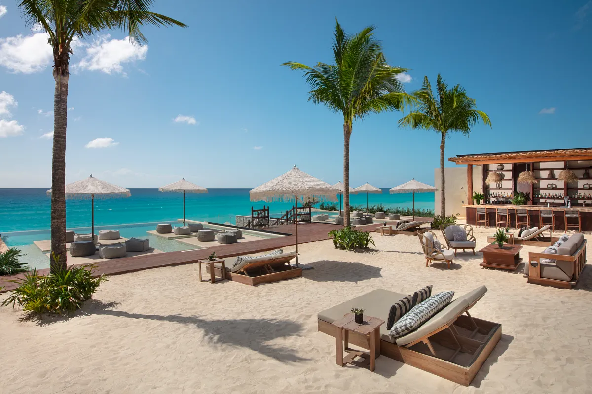 Ennea Pool Terrace — Hyatt Vivid Grand Island