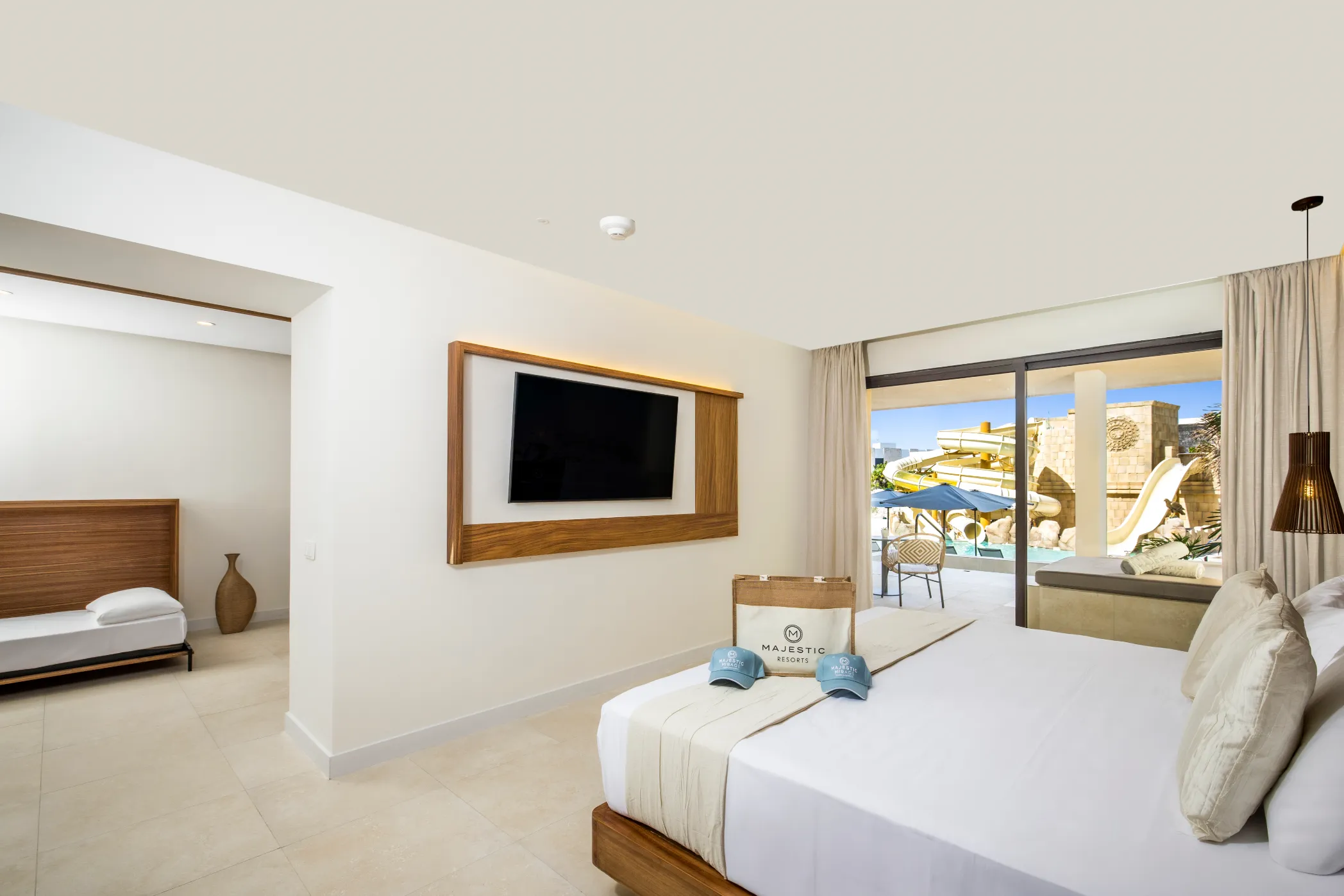 Family Club Swim-Up Suite Outdoor Jacuzzi