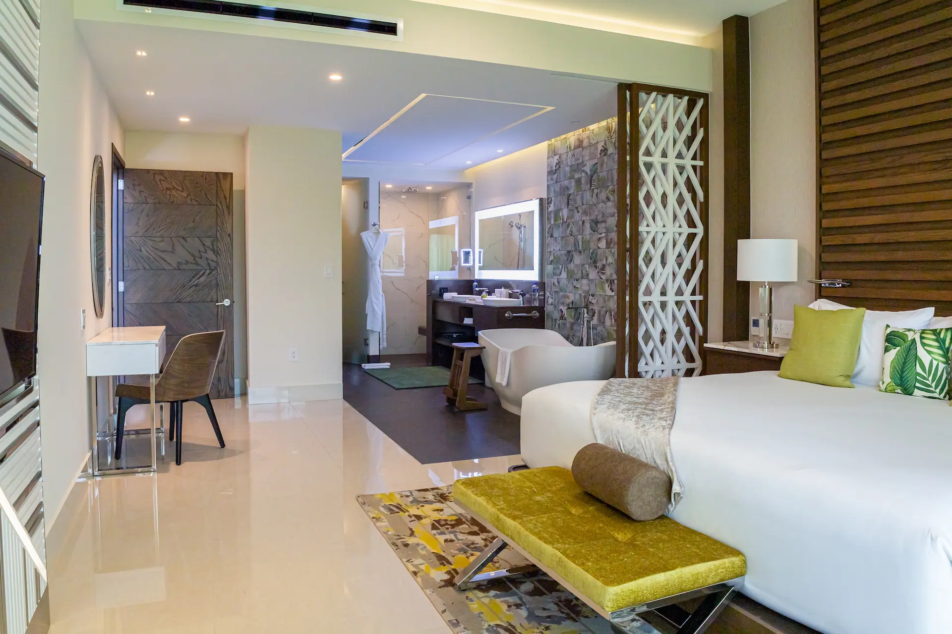 Two Bedroom Ocean View bathroom