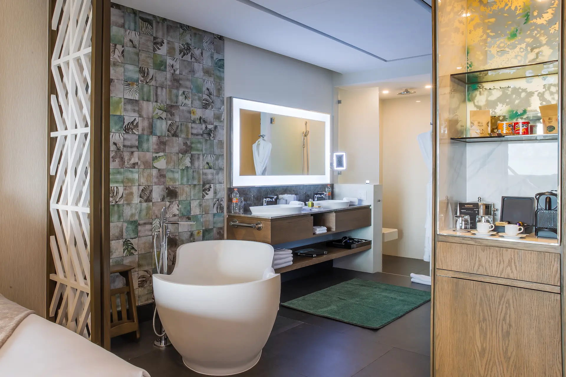 Two Bedroom Ocean View bathroom detail