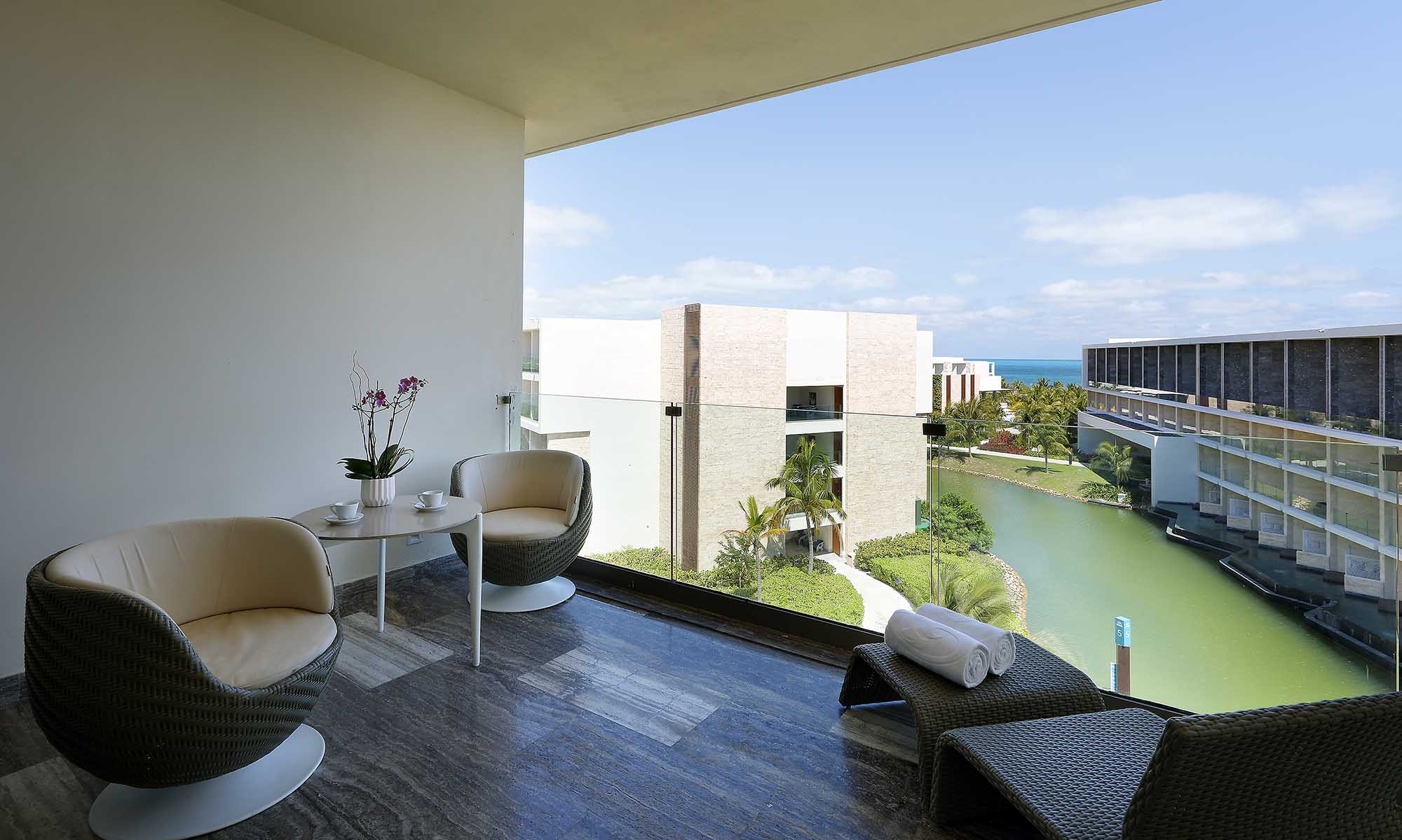 Junior Suite Beachside Ocean View terrace