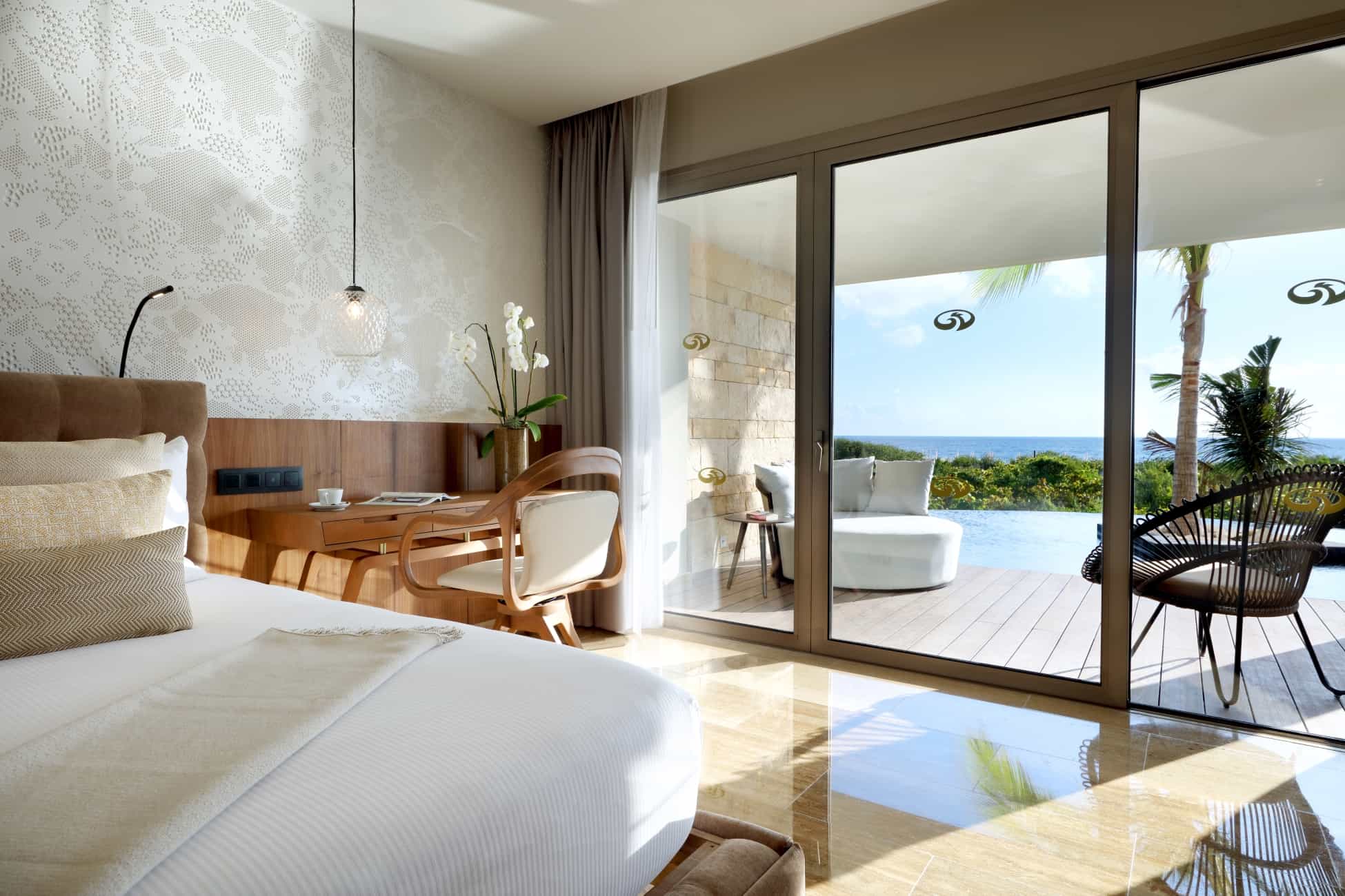 Junior Suite Swim Up interior