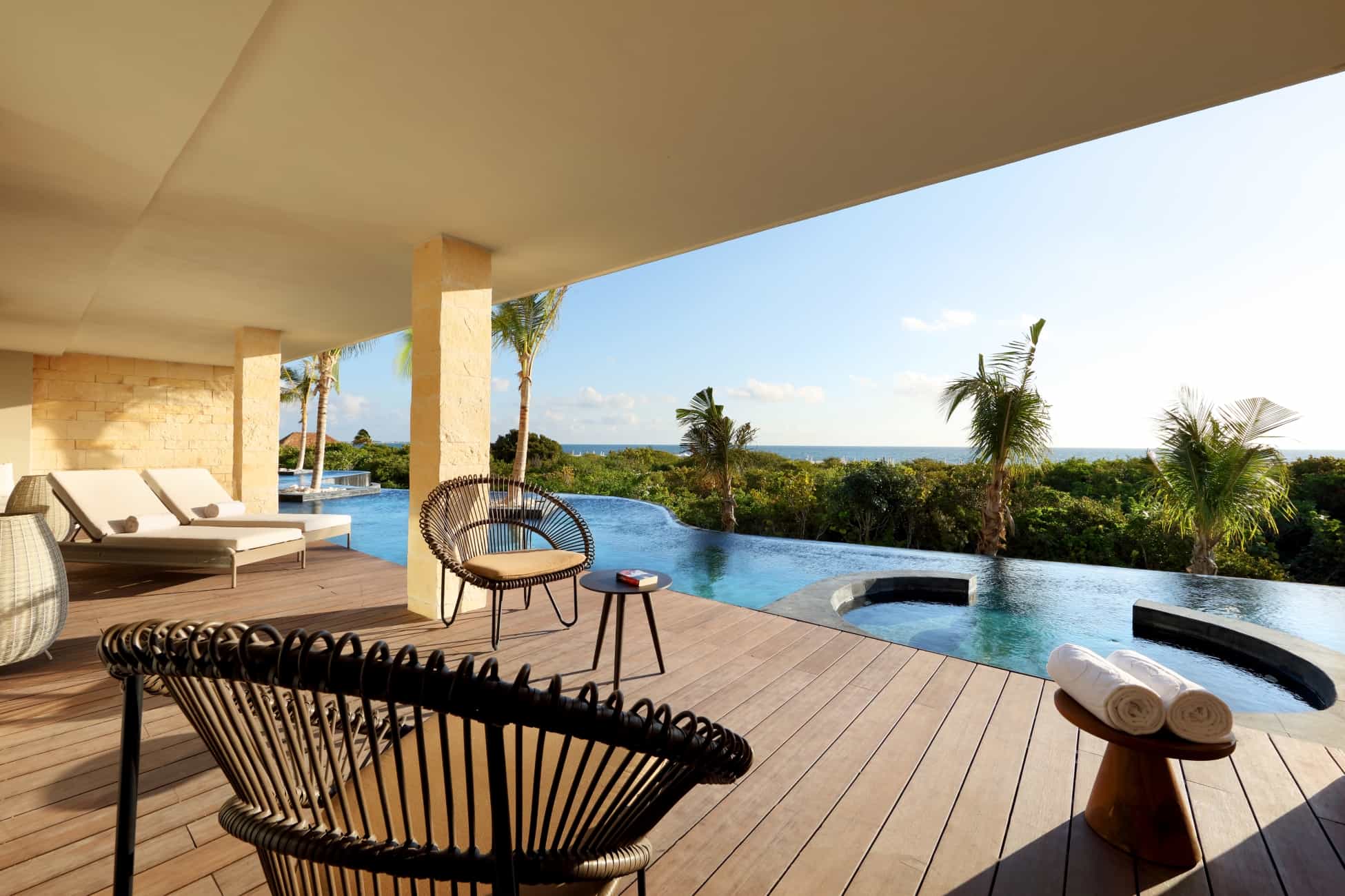 Junior Suite Swim Up private pool access