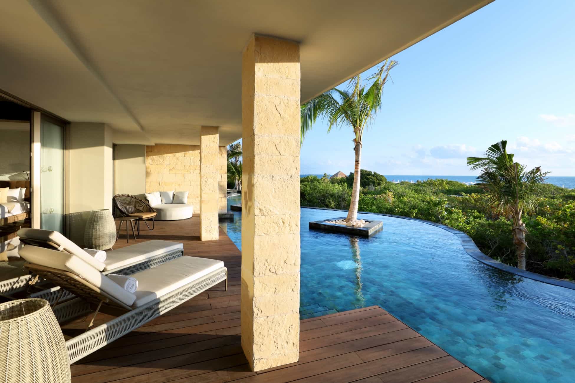 Junior Suite Swim Up Beachfront — Grand Palladium Costa Mujeres