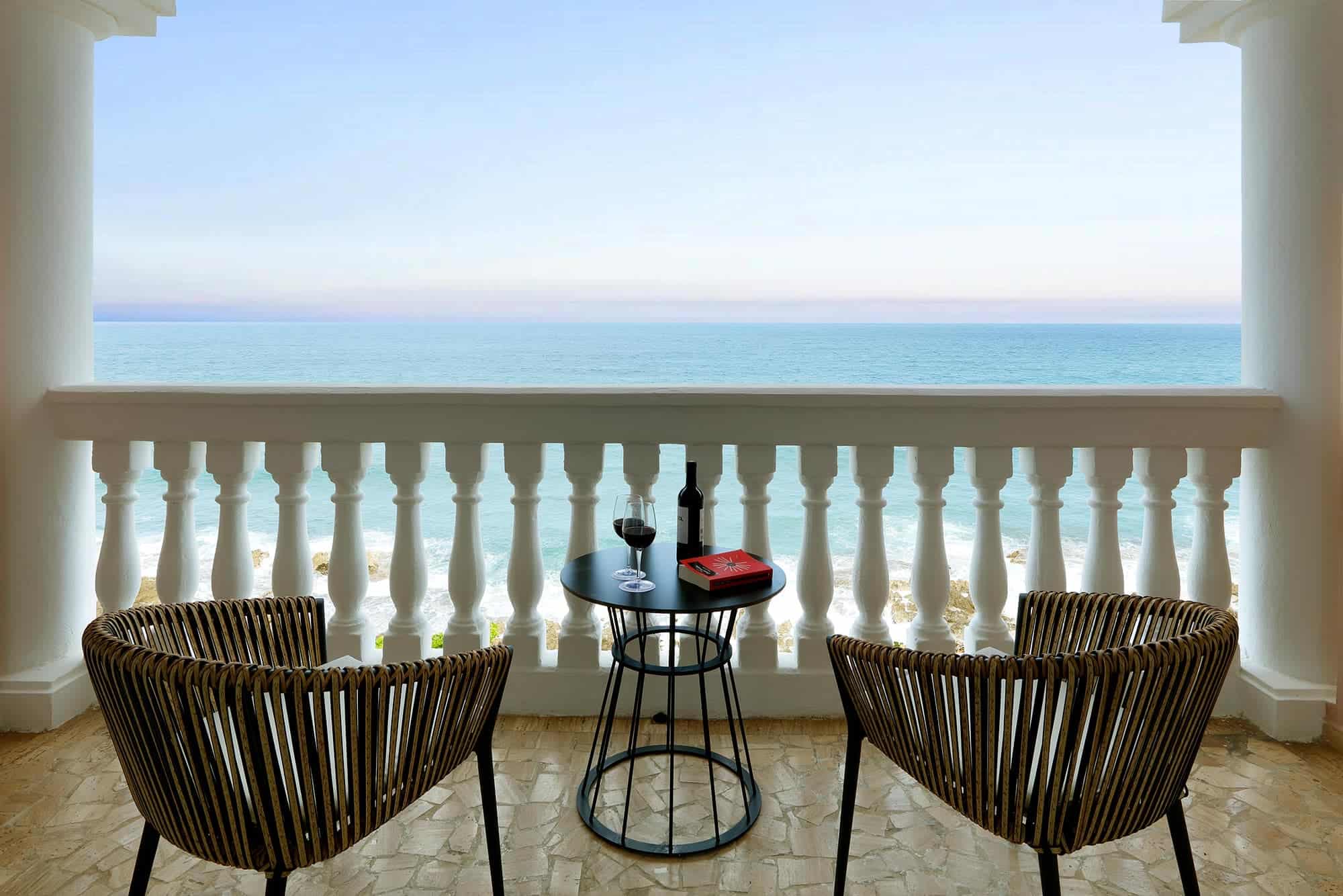 Junior Suite Oceanfront View Terrace — Grand Palladium Jamaica