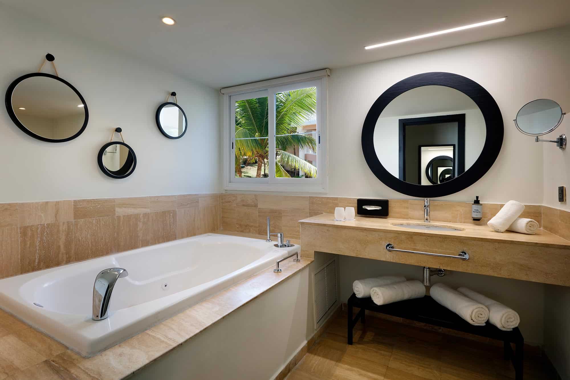 Suite Garden View Bathroom — Grand Palladium Jamaica