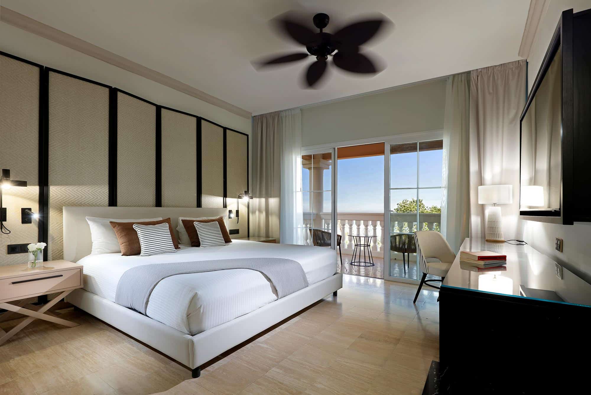 Suite Oceanfront View King — Grand Palladium Jamaica