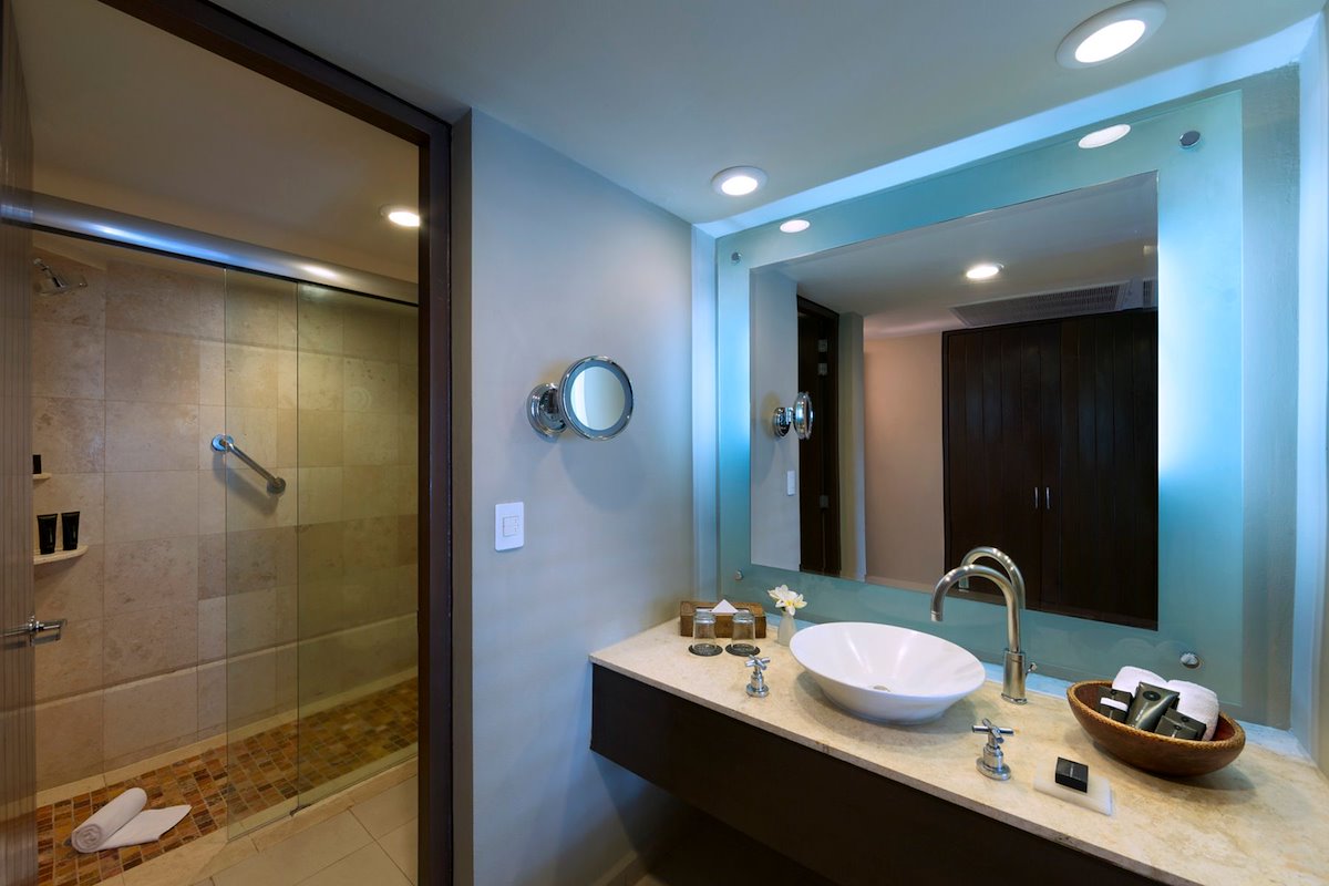 Deluxe Ocean View bathroom — Hard Rock Hotel Vallarta