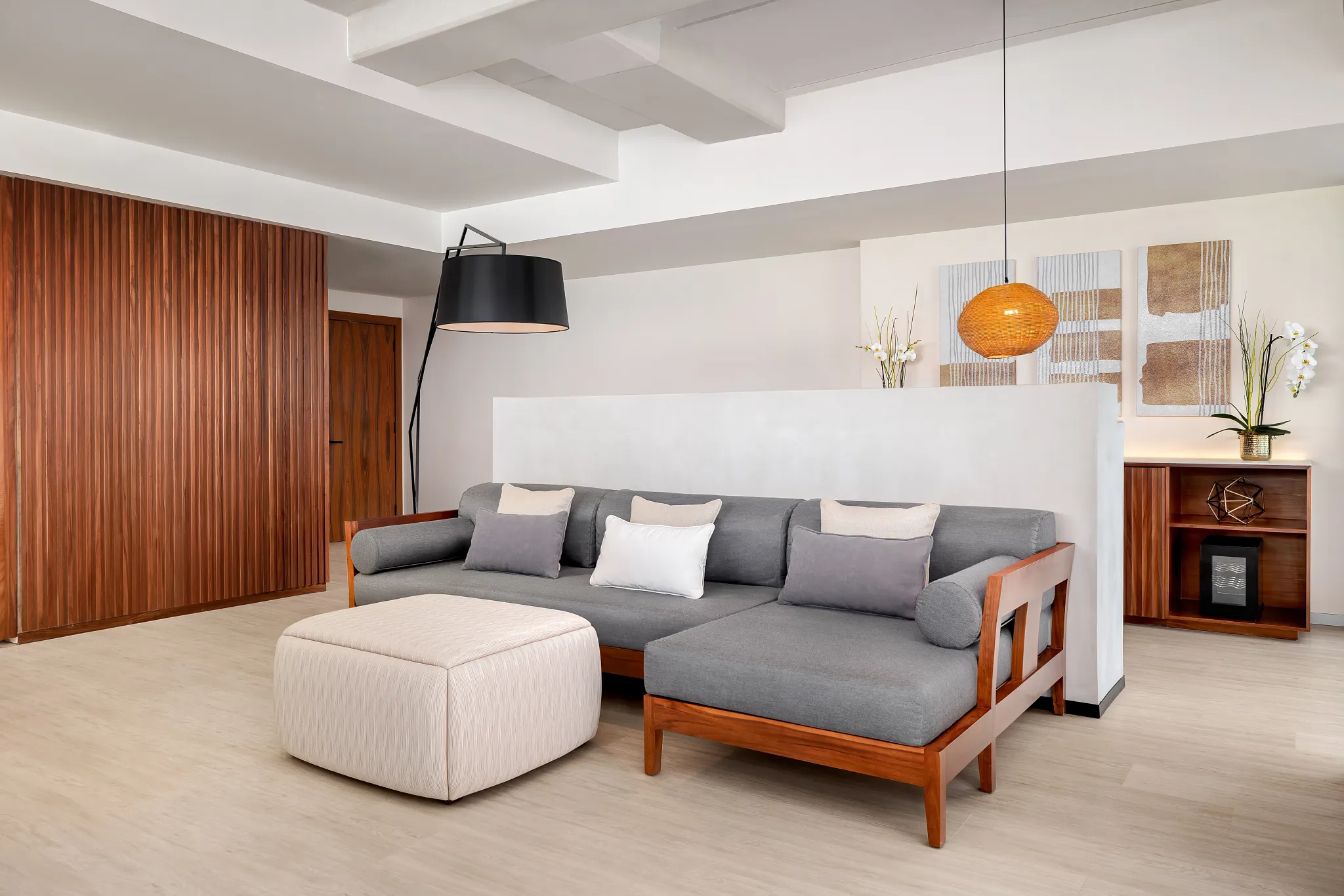 Vantage Club Master Suite Golf Ocean View living area