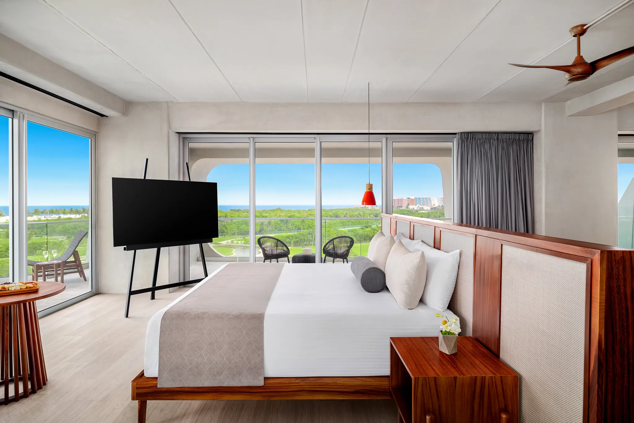 Vantage Club Master Suite Golf and Ocean View — Hyatt Vivid Grand Island