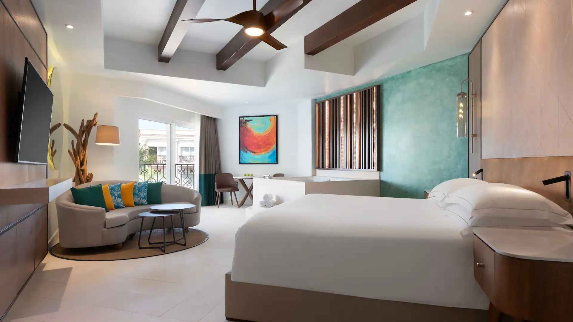 Junior Suite Ocean View king bed