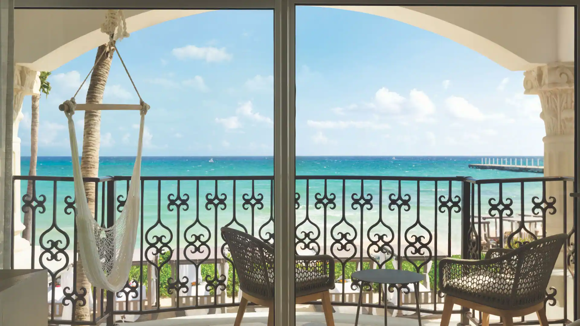 Junior Suite Oceanfront terrace