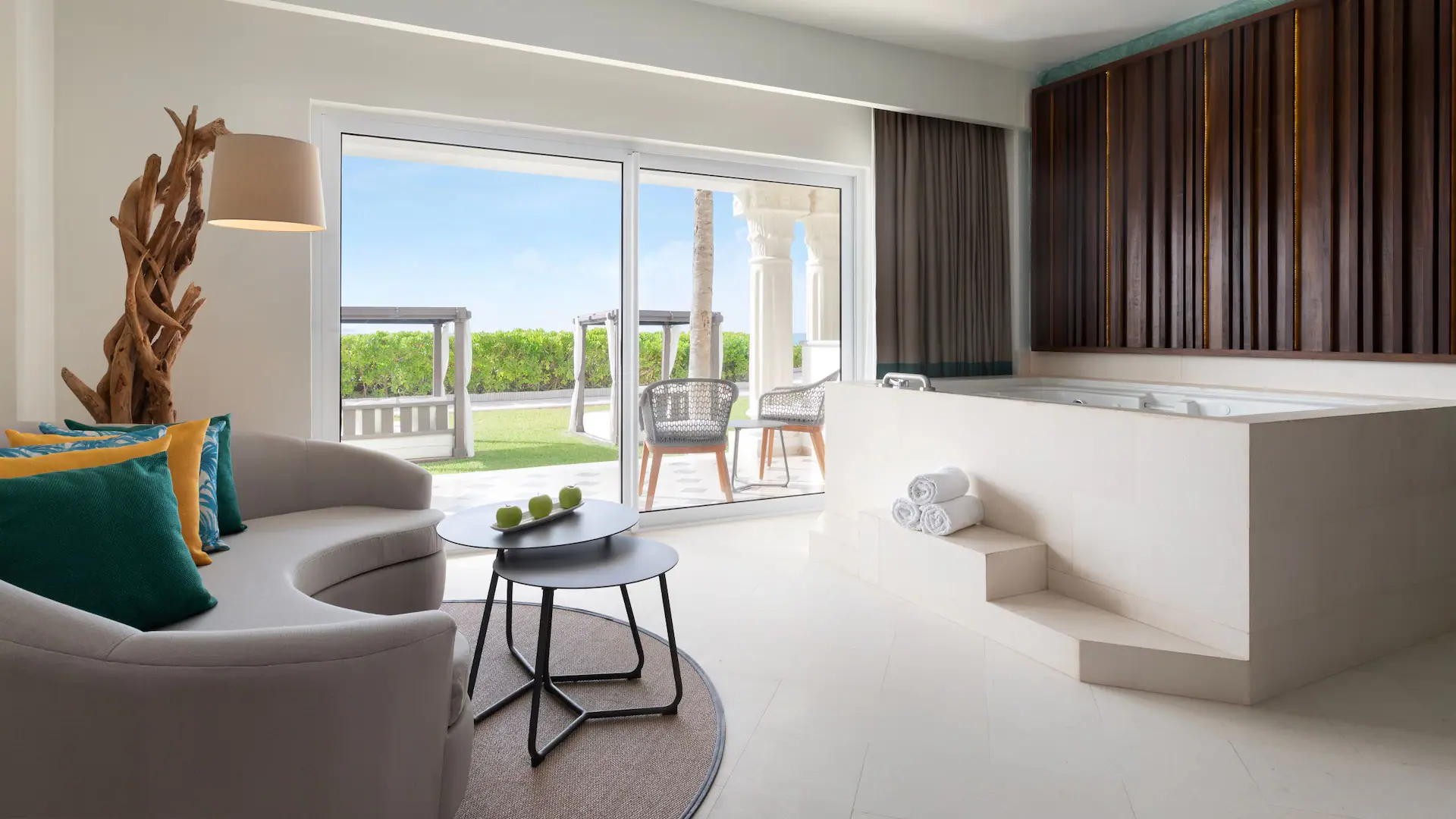 Junior Suite Oceanfront Walk-Out terrace and beach