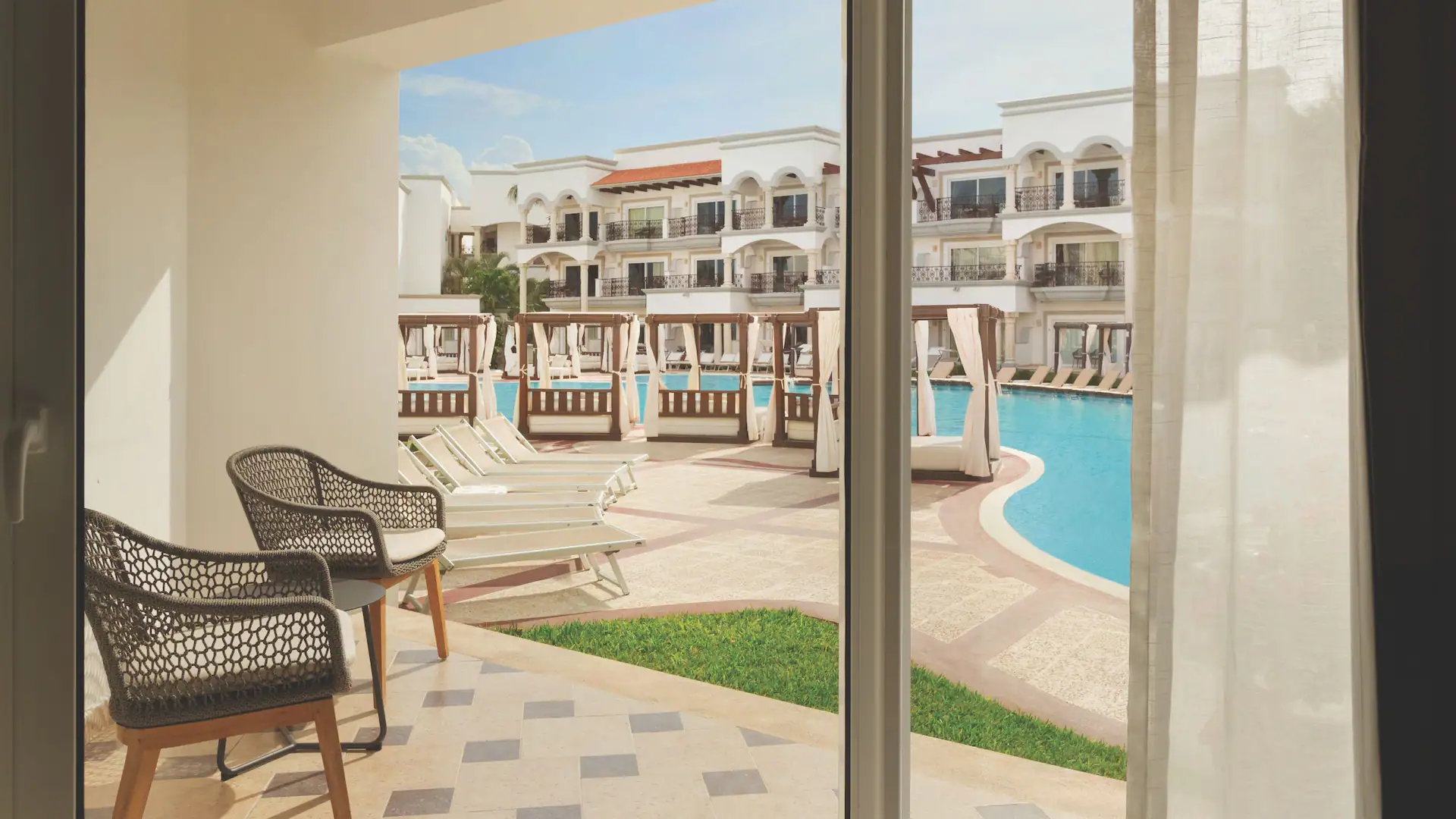 Junior Suite Pool View terrace