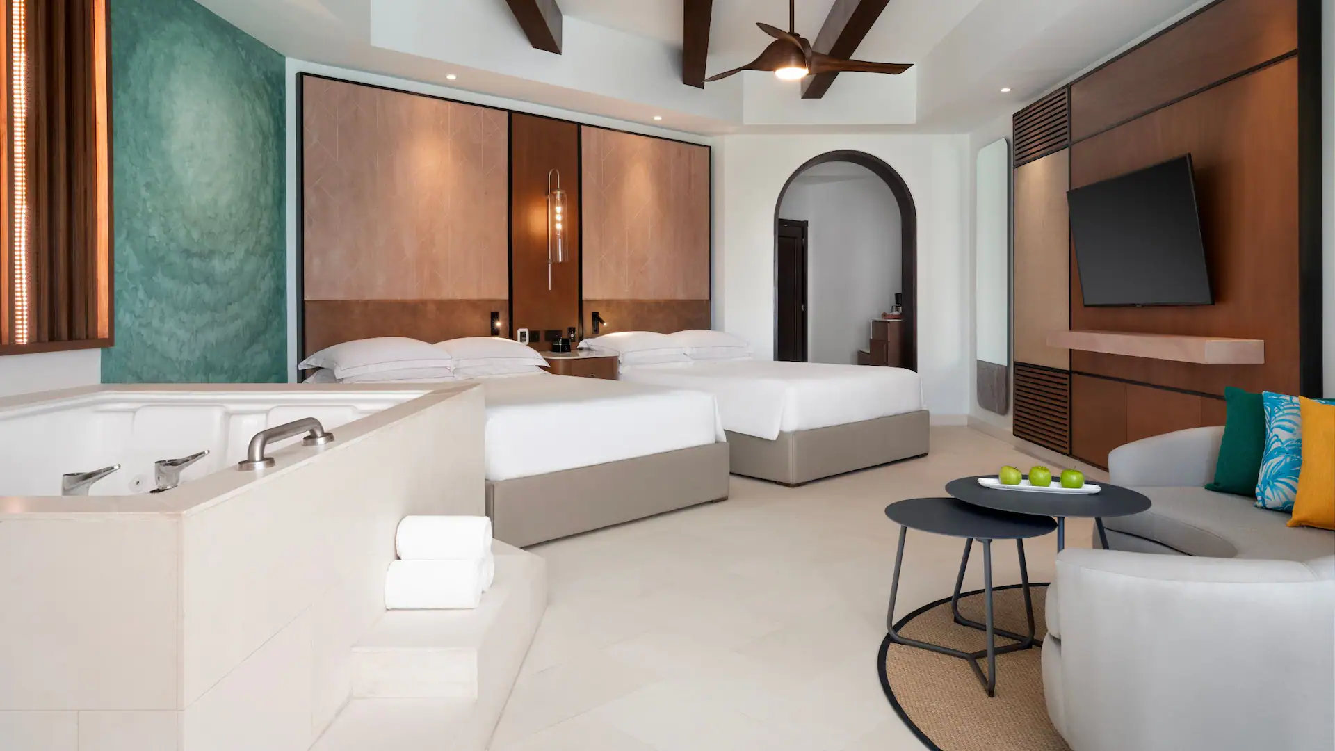 Junior Suite Swim-Up double beds